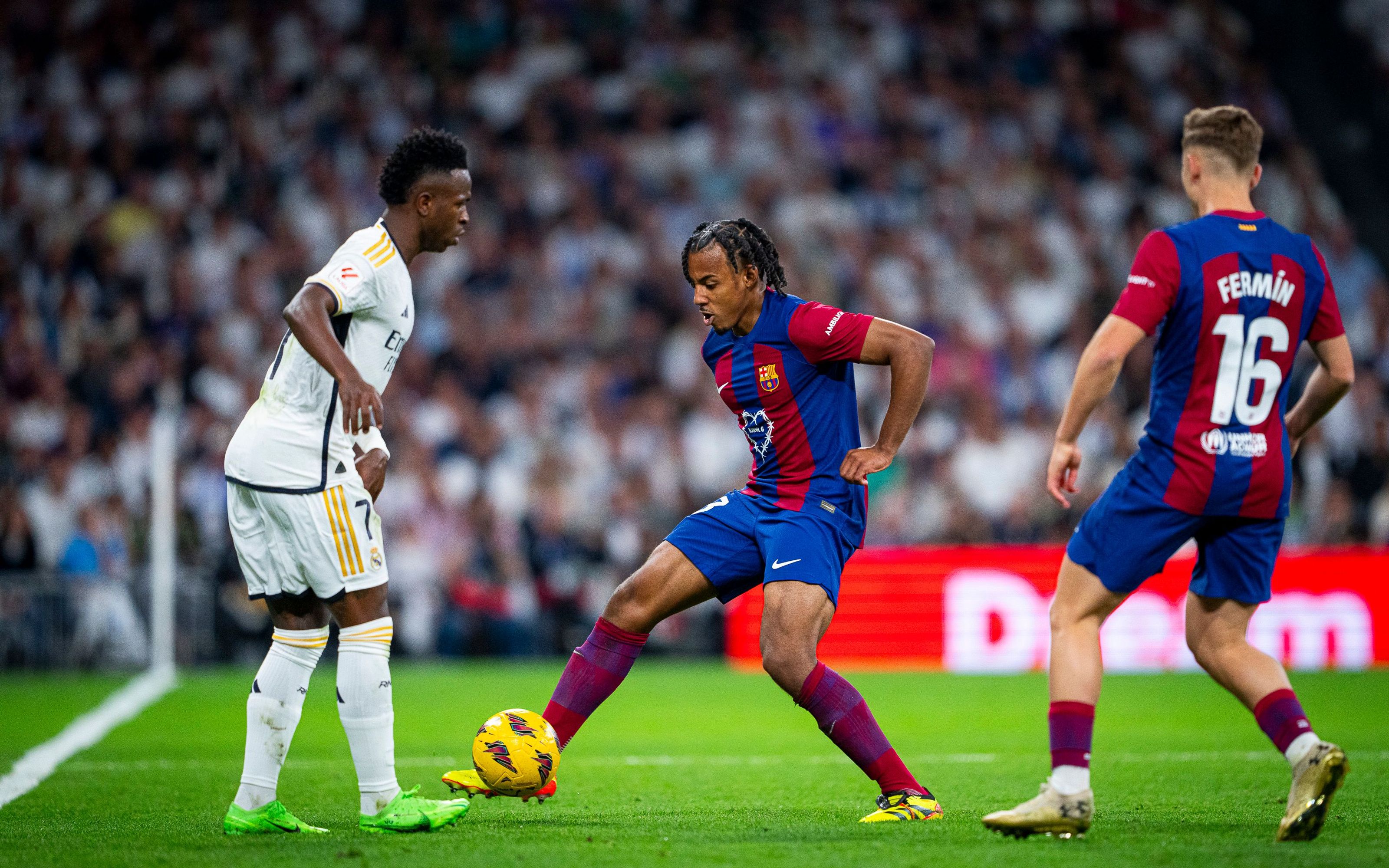 Kounde dribbling
